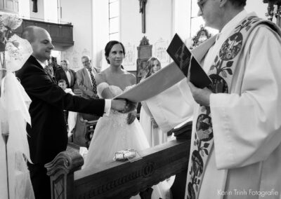 fotografische begleitung einer romantischen kirchlichen trauung im saarland, fotografiert von karin trinh