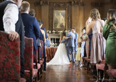 Einer romantische Hochzeit auf Schloss Saareck in Mettlach - Karin Trinh Fotografie